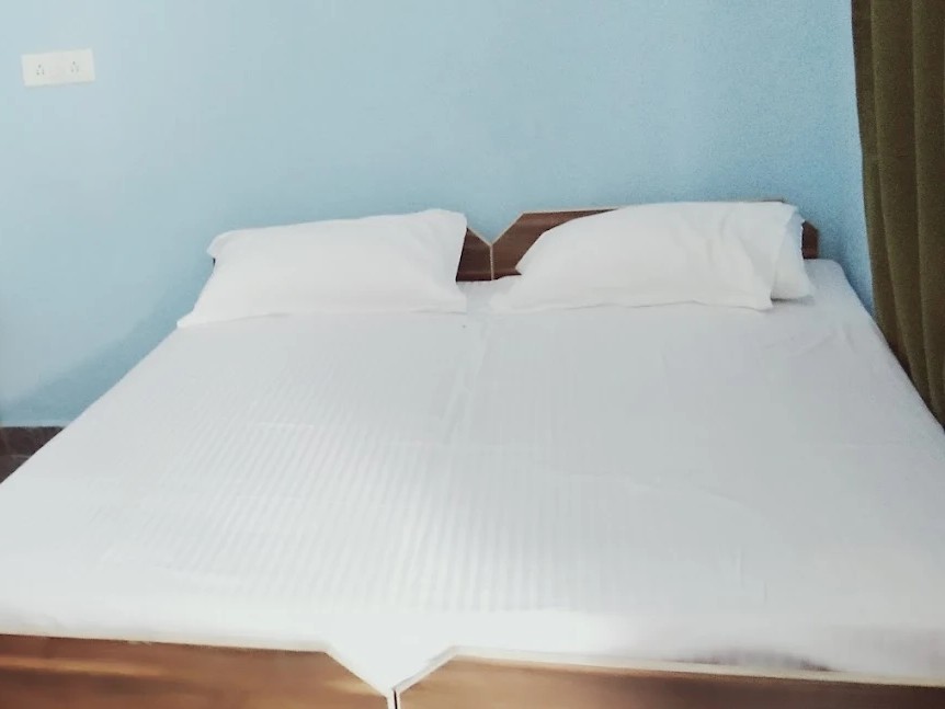 Semi Deluxe Room